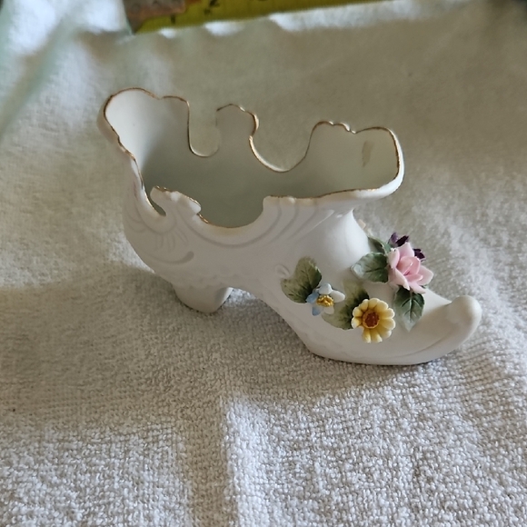 Lefton Handpainted Floral White Ceramic Shoe - Picture 3 of 4